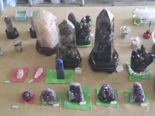 水晶クラスター・シトリン六角柱・アメジストクラスター・水晶クラスター・黒水晶(クラスター・六角柱)・ラピスラズリなど